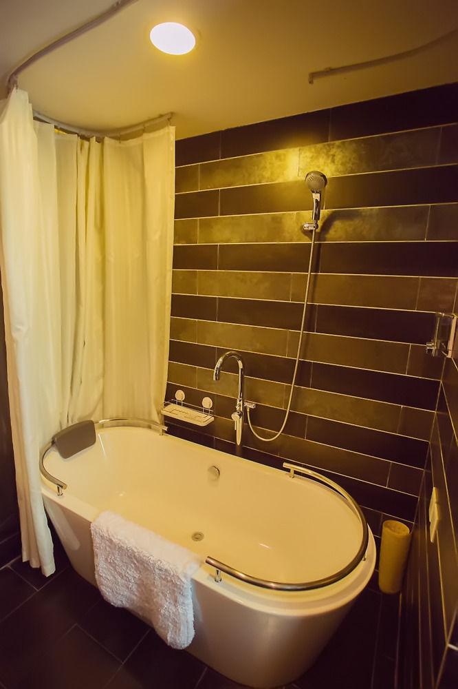 Fx Hotel Xujiahui - Shanghai Stadium Branch Eksteriør bilde